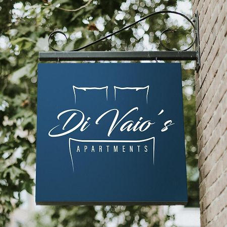 Di Vaio'S Apartments Napoli Bagian luar foto