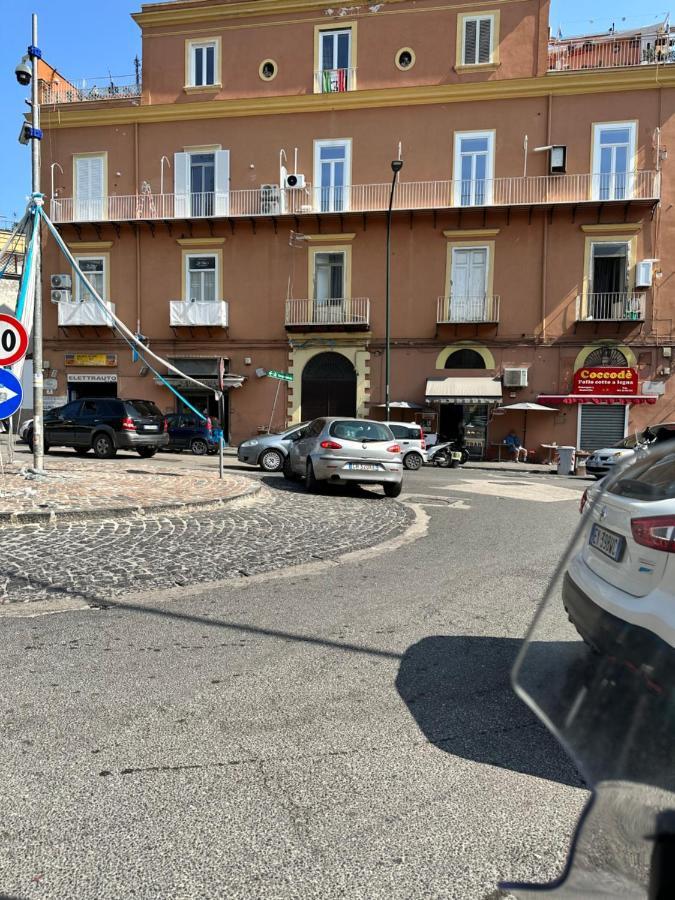 Di Vaio'S Apartments Napoli Bagian luar foto