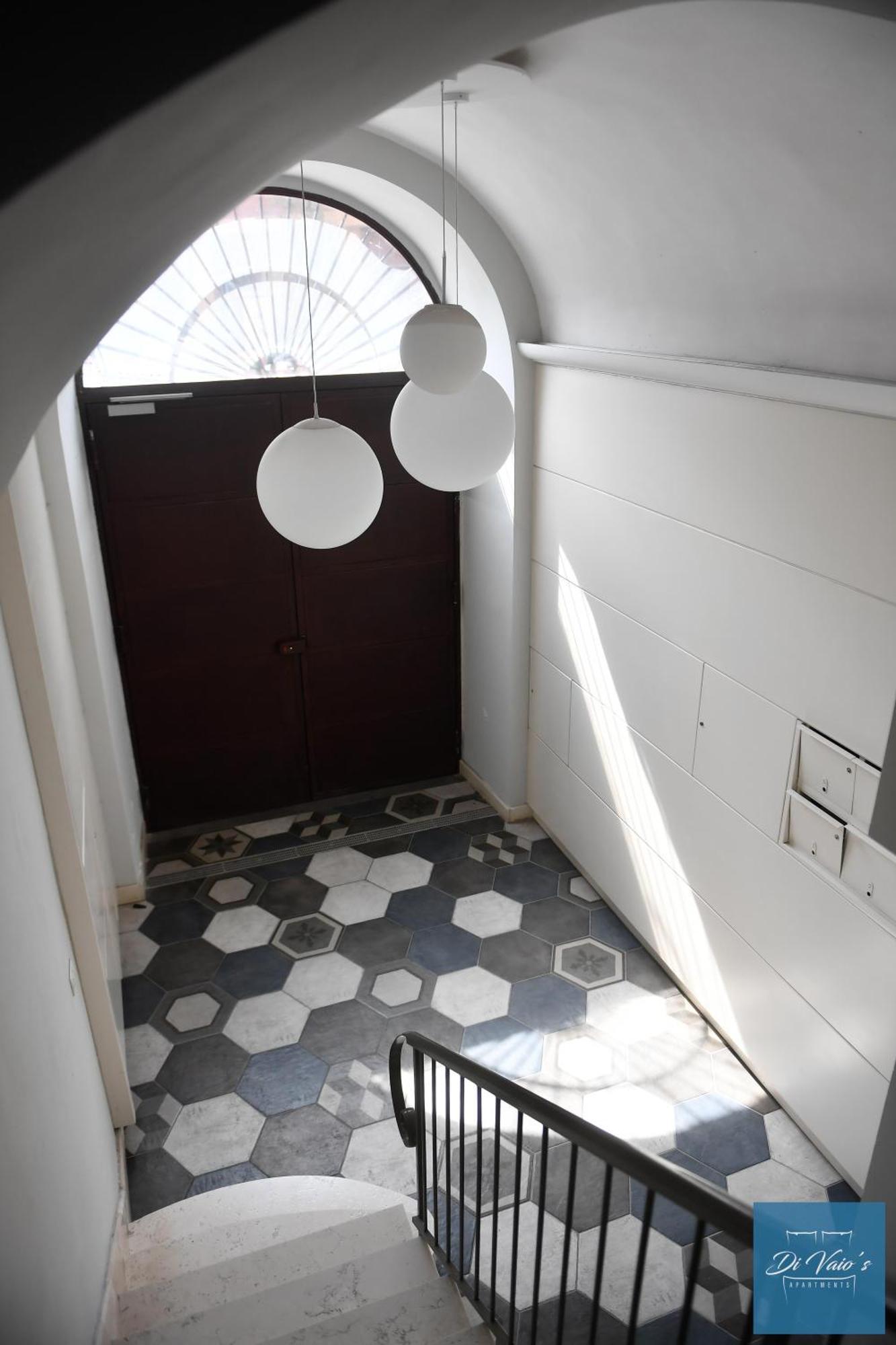 Di Vaio'S Apartments Napoli Bagian luar foto