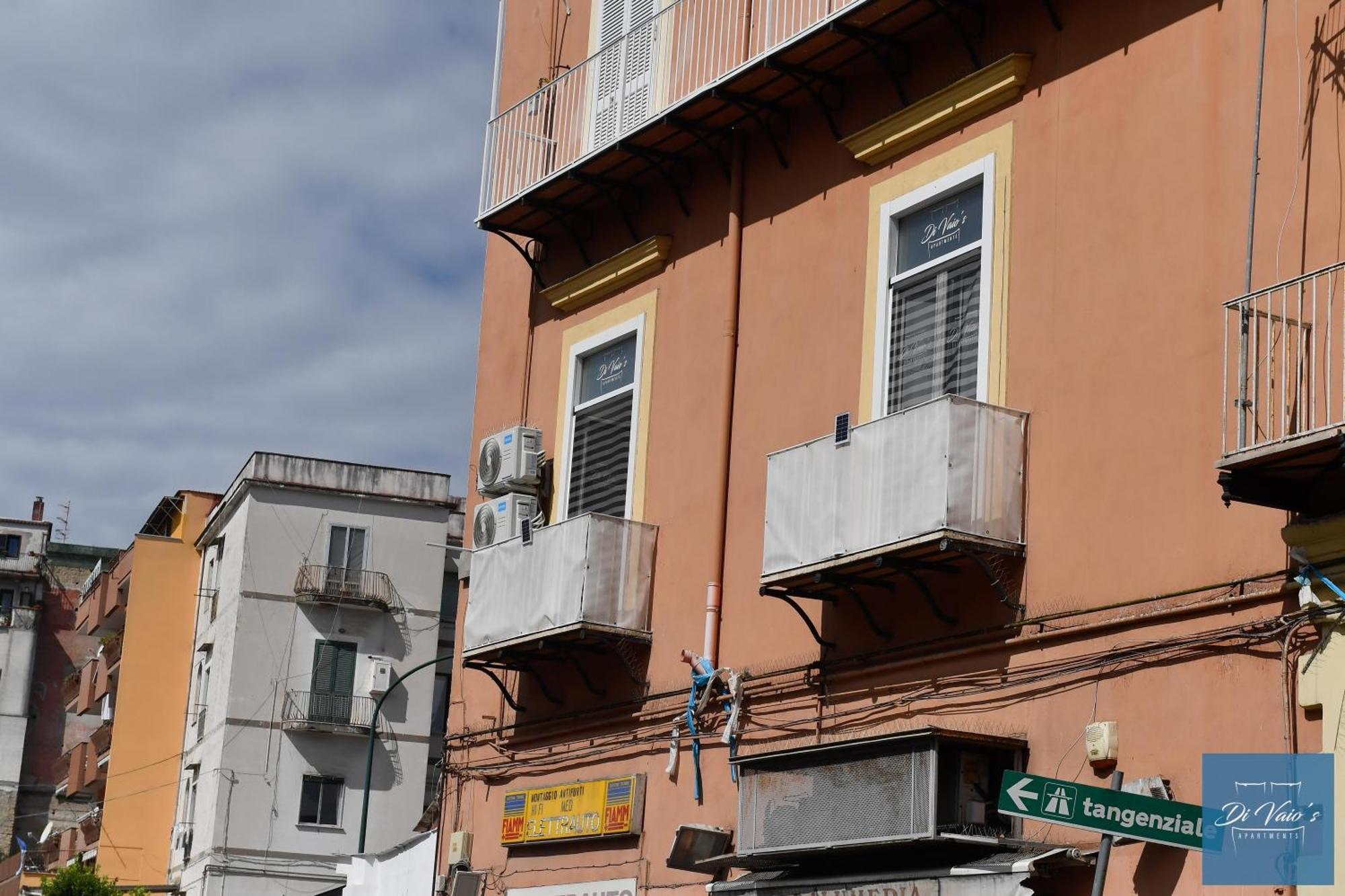 Di Vaio'S Apartments Napoli Bagian luar foto
