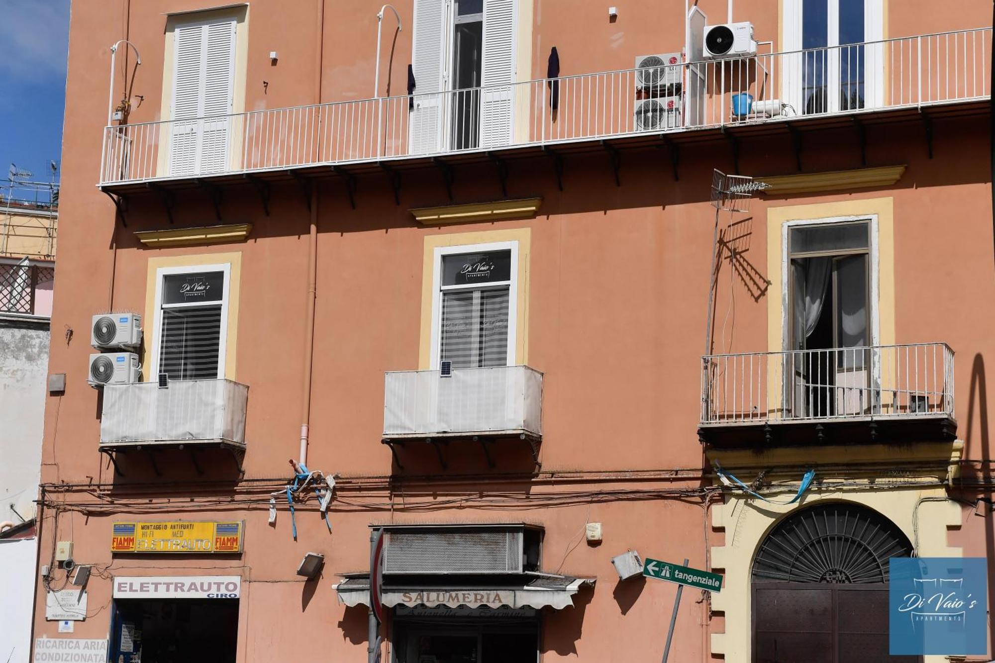 Di Vaio'S Apartments Napoli Bagian luar foto