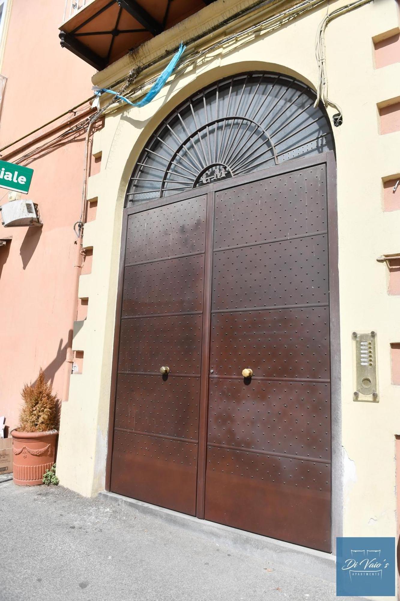 Di Vaio'S Apartments Napoli Bagian luar foto