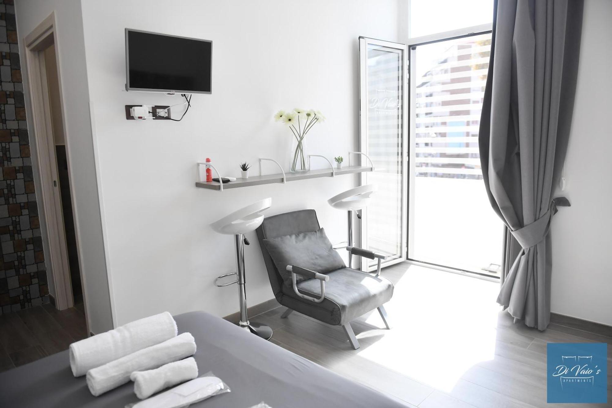 Di Vaio'S Apartments Napoli Bagian luar foto