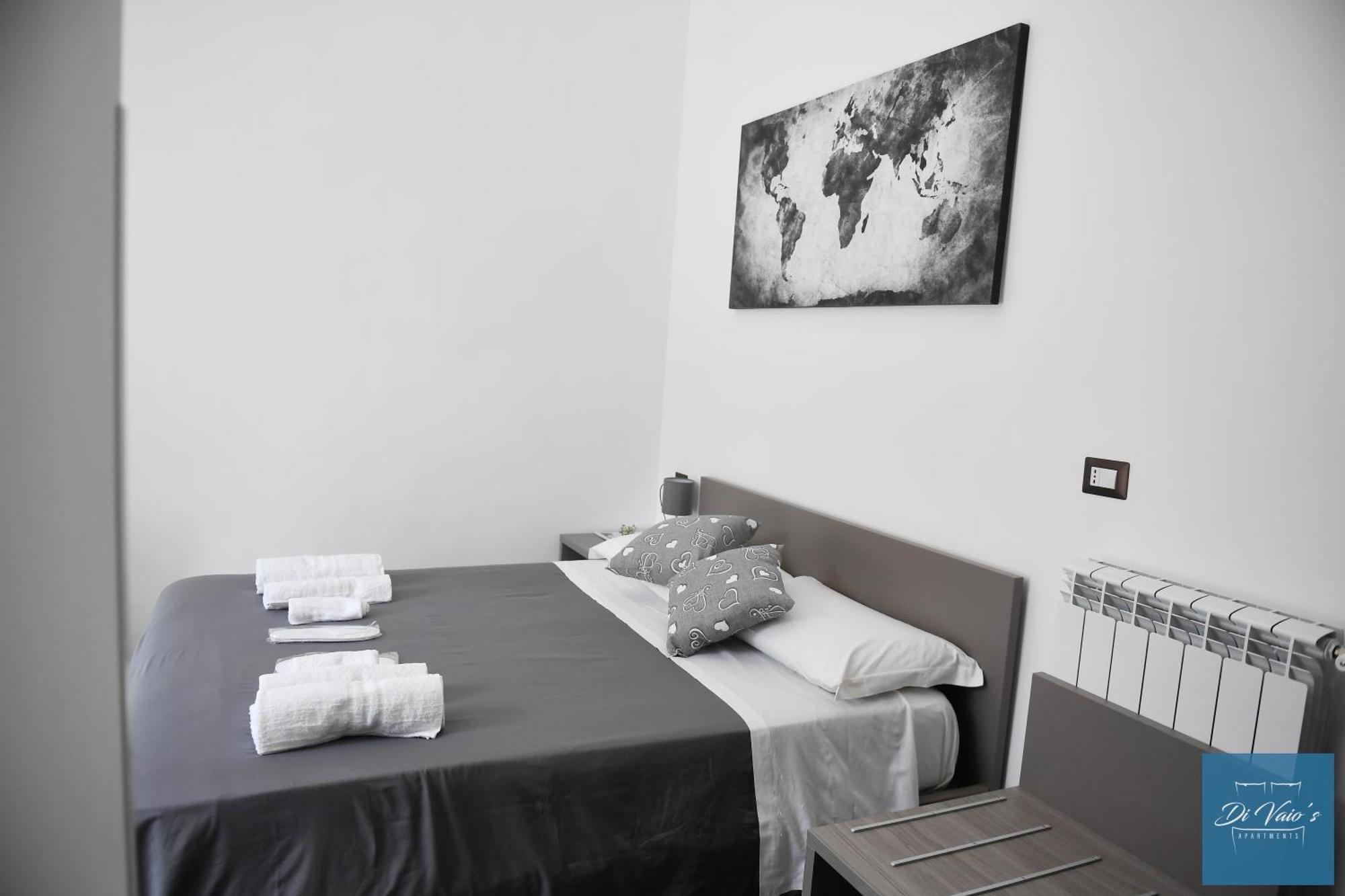 Di Vaio'S Apartments Napoli Bagian luar foto