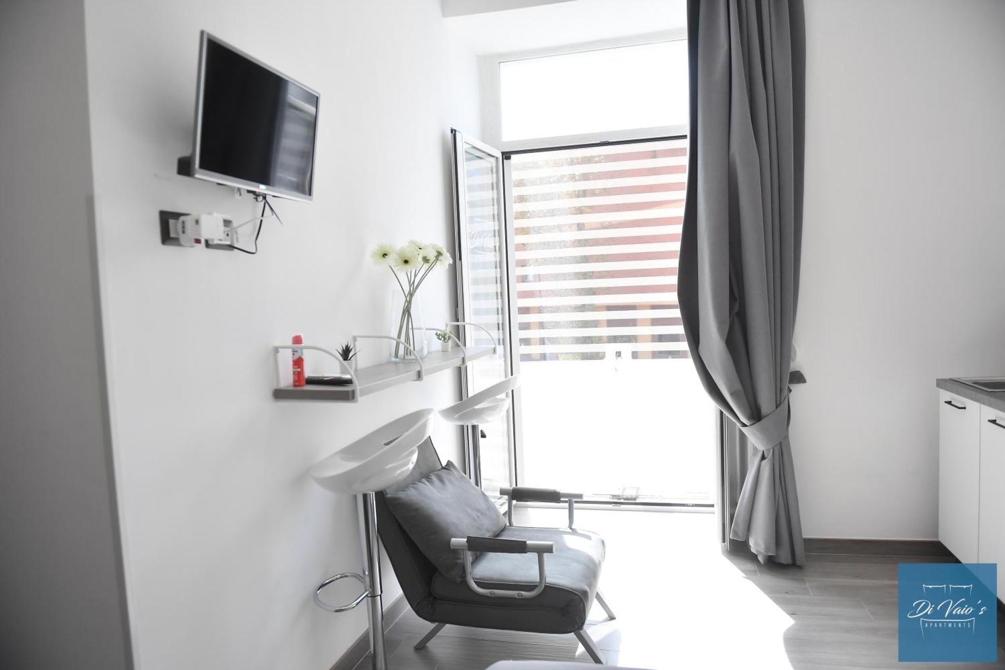 Di Vaio'S Apartments Napoli Bagian luar foto