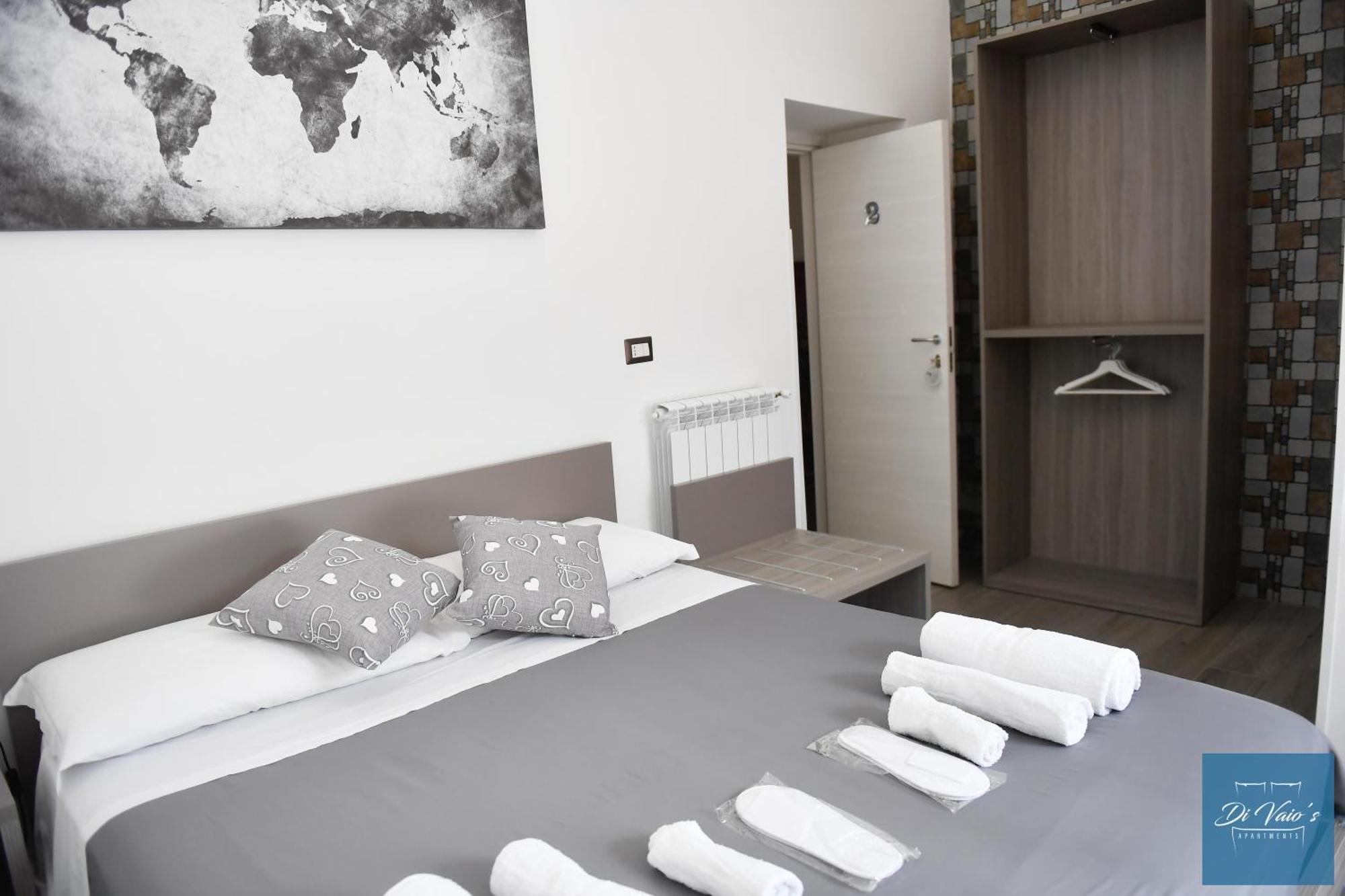 Di Vaio'S Apartments Napoli Bagian luar foto