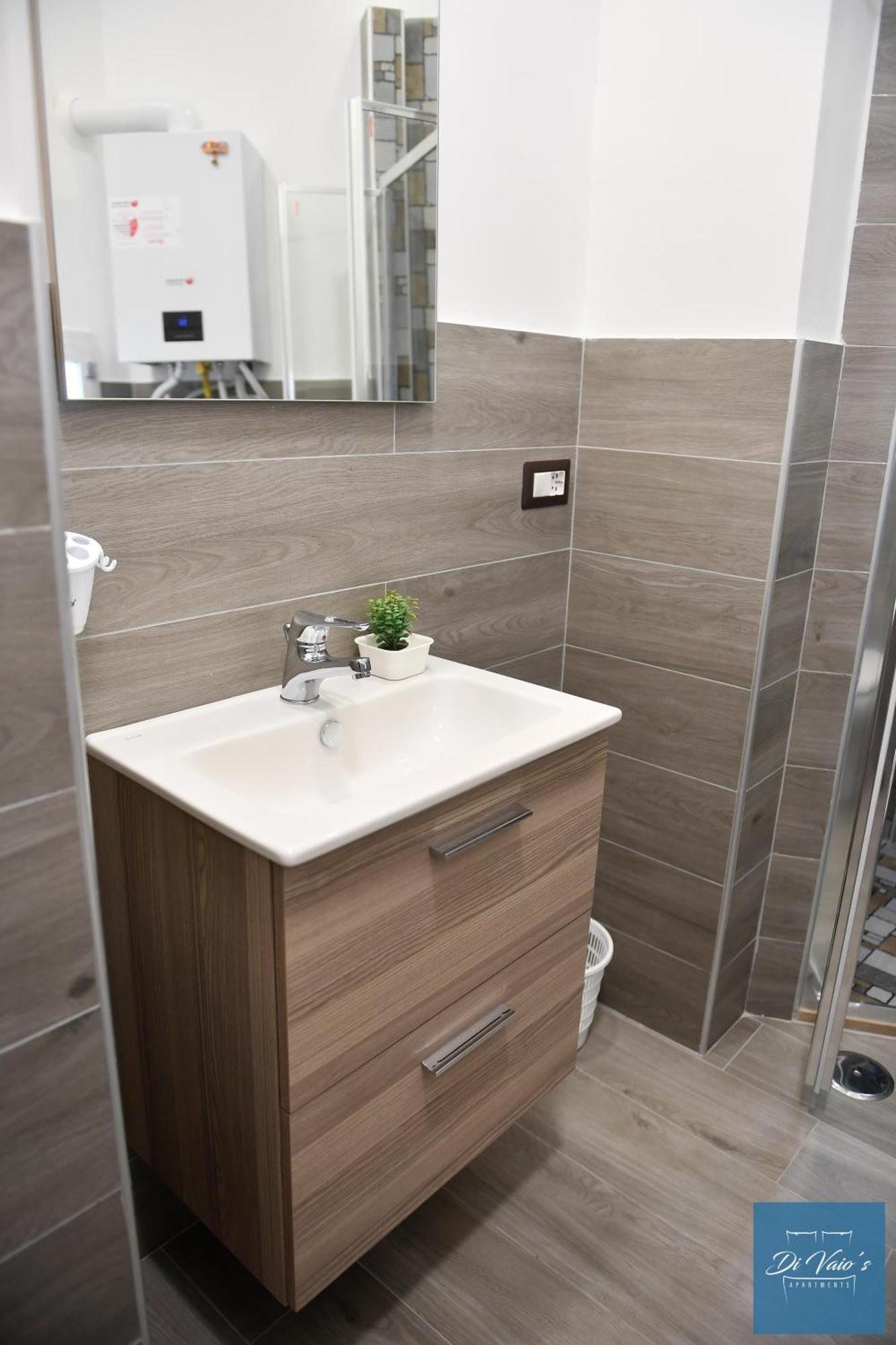 Di Vaio'S Apartments Napoli Bagian luar foto