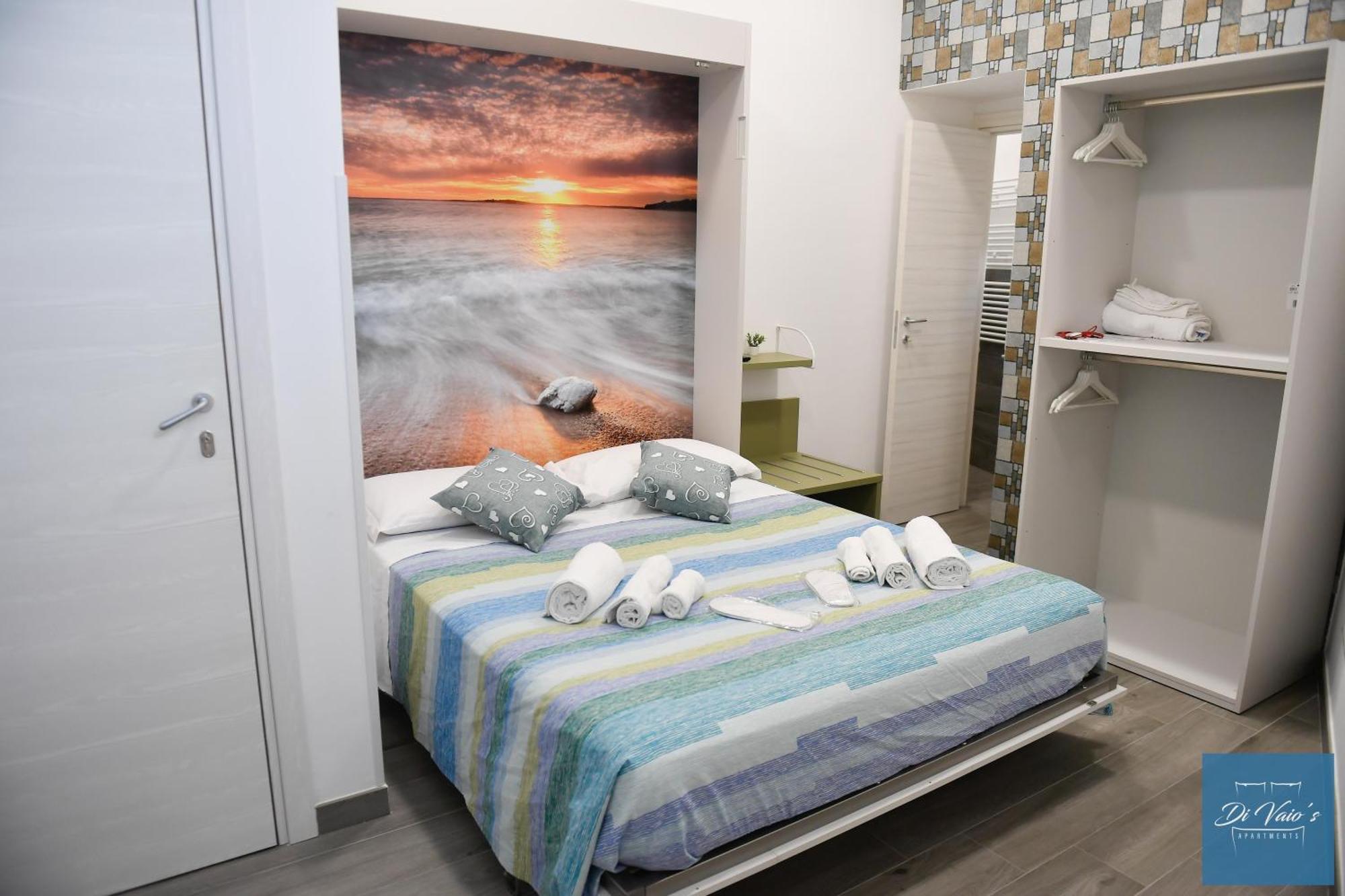 Di Vaio'S Apartments Napoli Bagian luar foto
