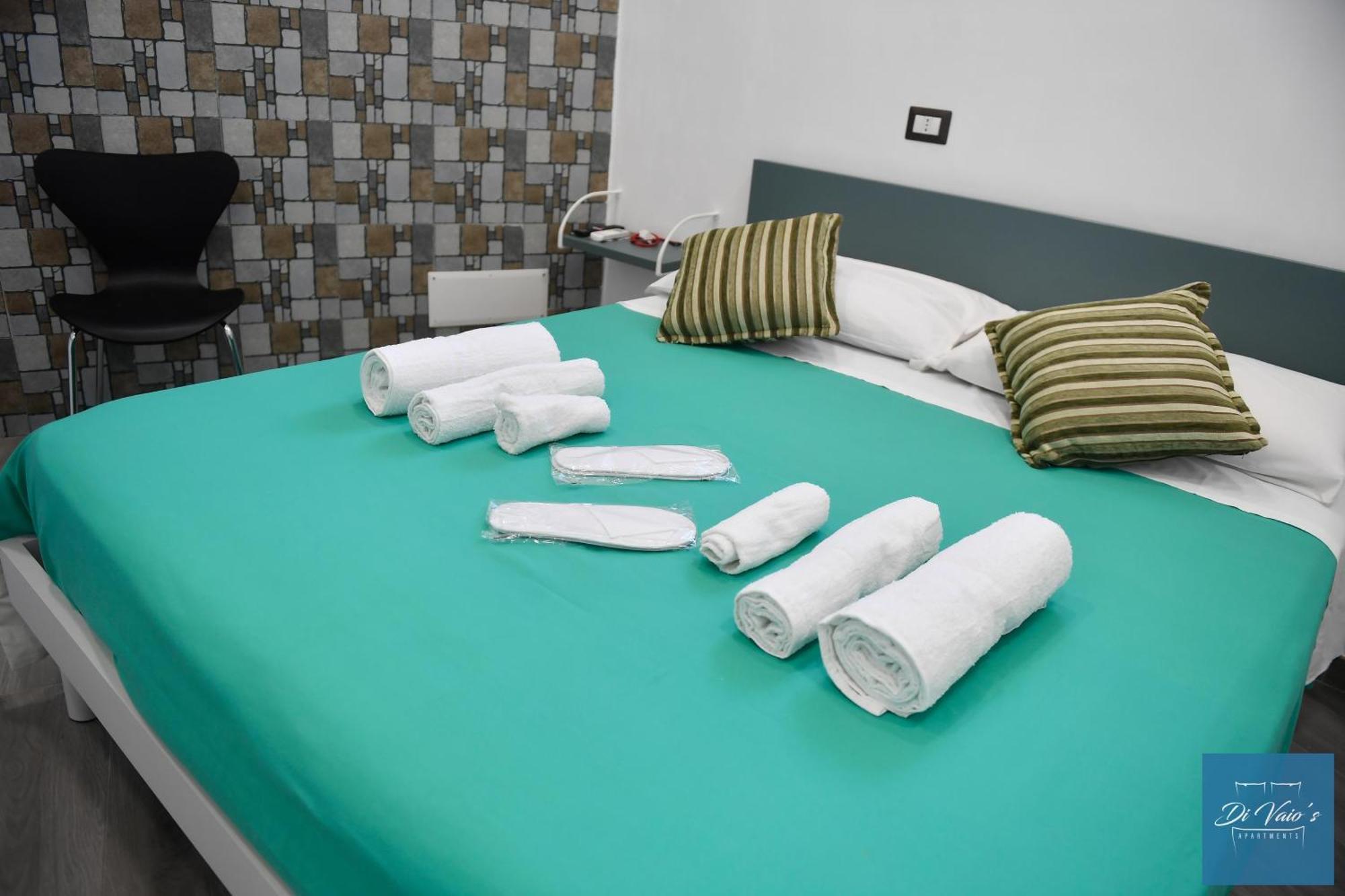 Di Vaio'S Apartments Napoli Bagian luar foto