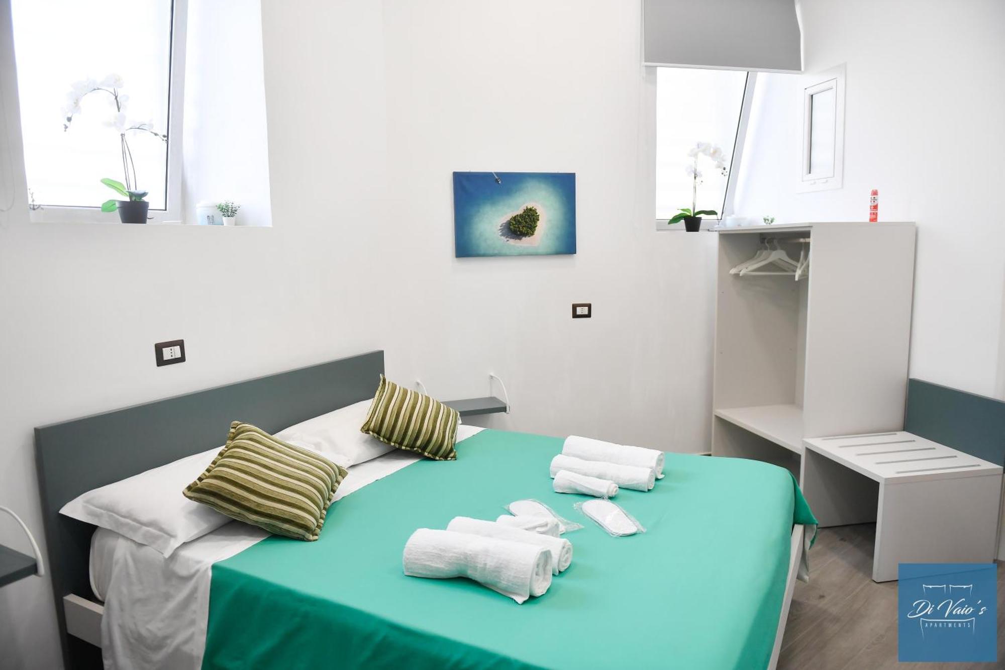 Di Vaio'S Apartments Napoli Bagian luar foto