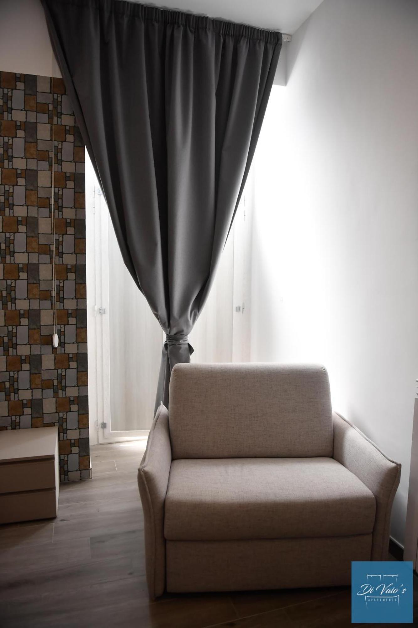 Di Vaio'S Apartments Napoli Bagian luar foto