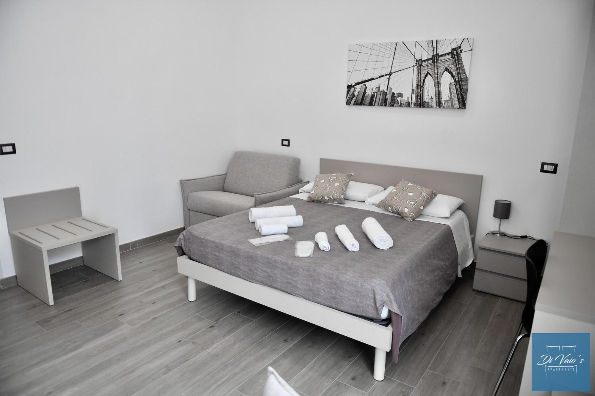 Di Vaio'S Apartments Napoli Bagian luar foto