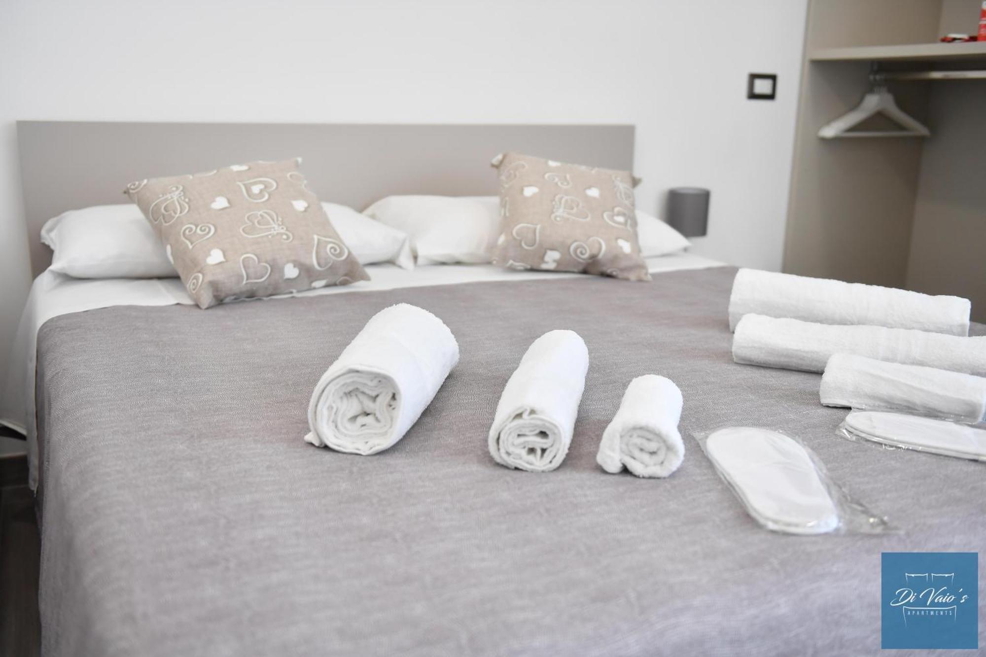 Di Vaio'S Apartments Napoli Bagian luar foto