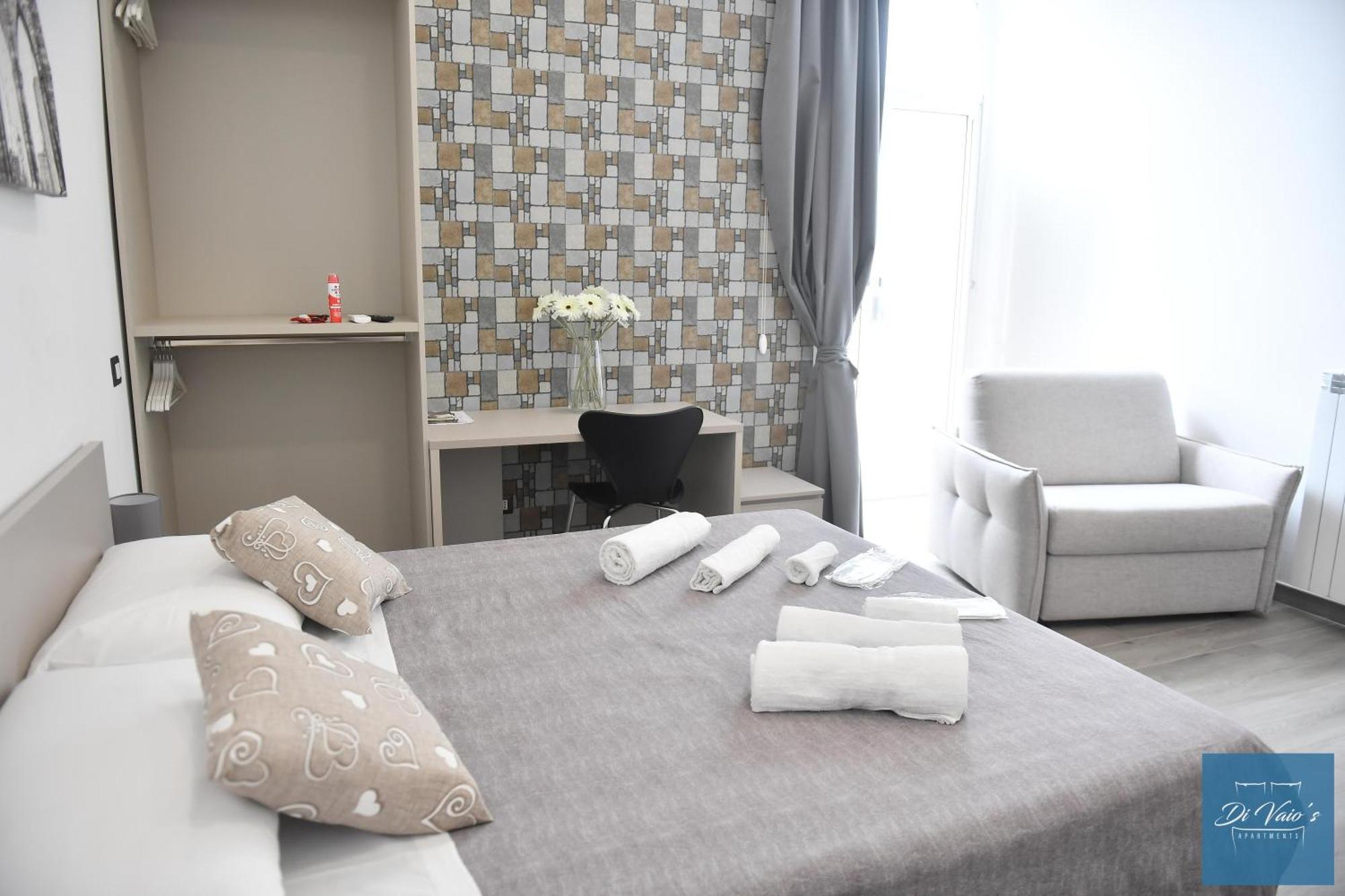 Di Vaio'S Apartments Napoli Bagian luar foto