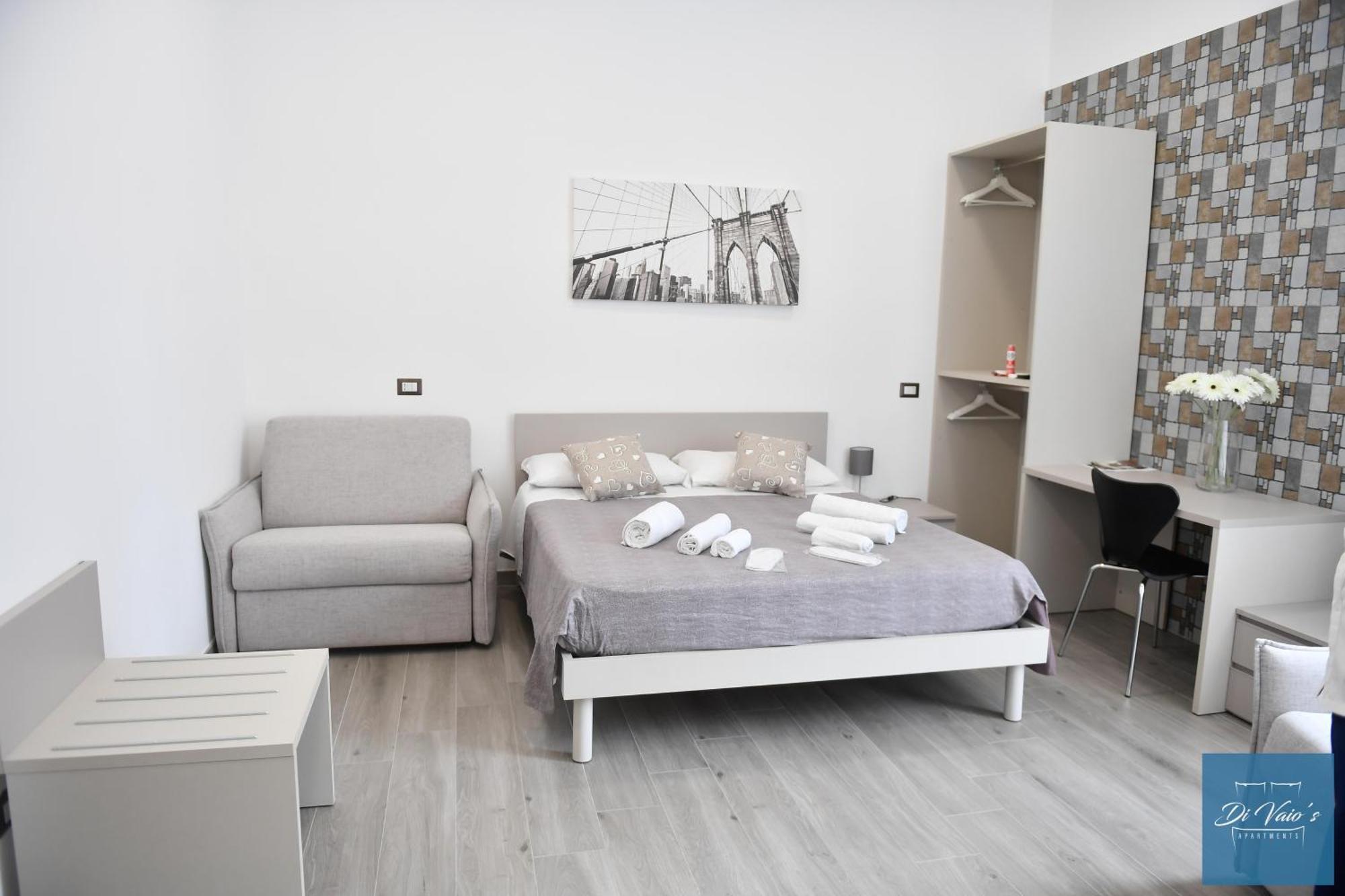 Di Vaio'S Apartments Napoli Bagian luar foto